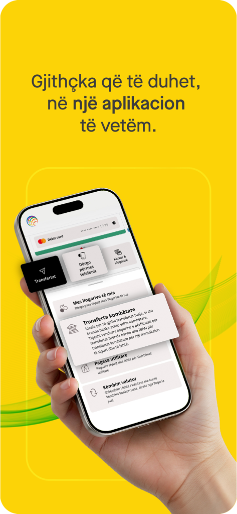 ProCredit Bank Albania - Una persona sosteniendo un smartphone que muestra la interfaz de la aplicación móvil de ProCredit Bank Albania con funciones de transferencia y gestión de cuentas