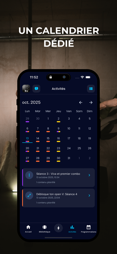 Pantalla de smartphone que muestra el calendario de entrenamiento dedicado de la aplicación Pole Therapy con sesiones de pole dance programadas.