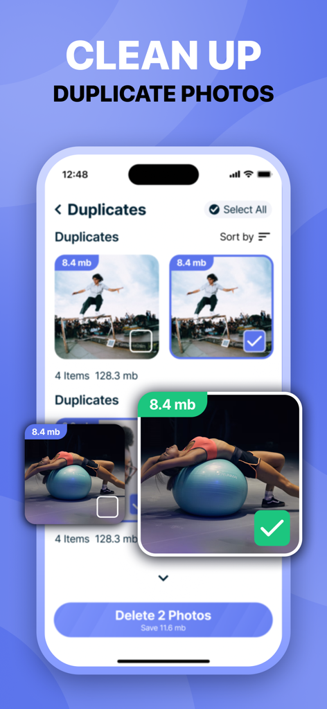 모바일 앱 인터페이스에 중복으로 식별된 동일한 사진과 삭제하여 저장 공간을 절약하는 버튼이 표시됩니다.