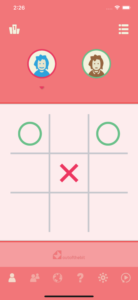 Écran de jeu de Morpion avec un thème rose élégant et des avatars de joueurs