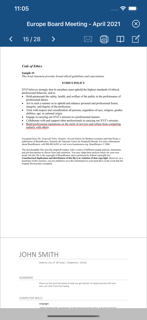 Aplicación BoardEffect que muestra un documento de política de Código de Ética y el perfil de un miembro en un dispositivo móvil