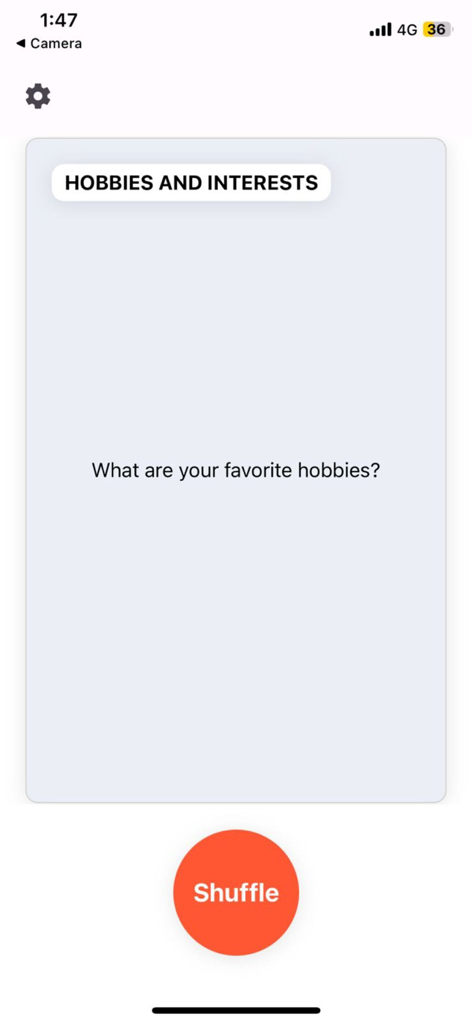 Questions? - Interface do aplicativo Perguntas? mostrando uma pergunta quebra-gelo sobre hobbies e interesses e um botão de embaralhar