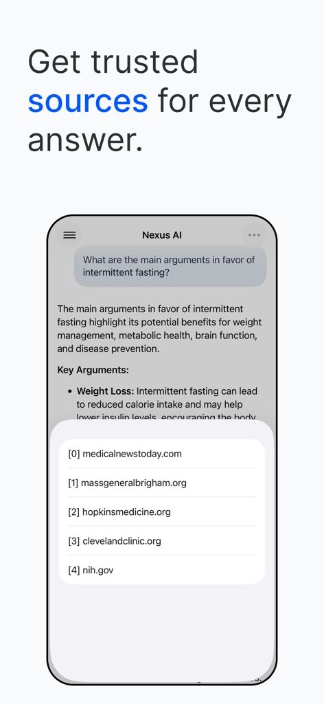 Interfaz del Asistente de Chat Nexus AI mostrando respuestas basadas en la web con citas de fuentes creíbles
