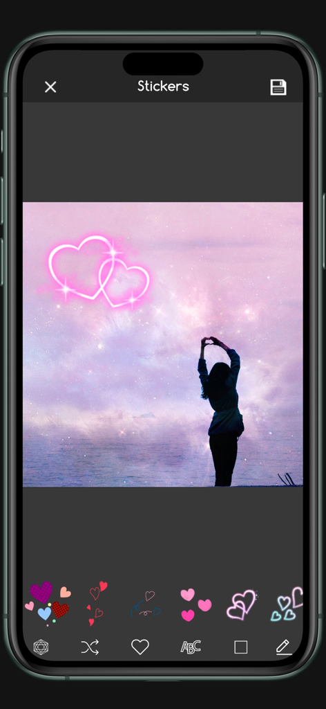 Interfaccia di editing adesivi nell'app Overlay Photo Blender con adesivi a forma di cuore estetici su una foto del tramonto