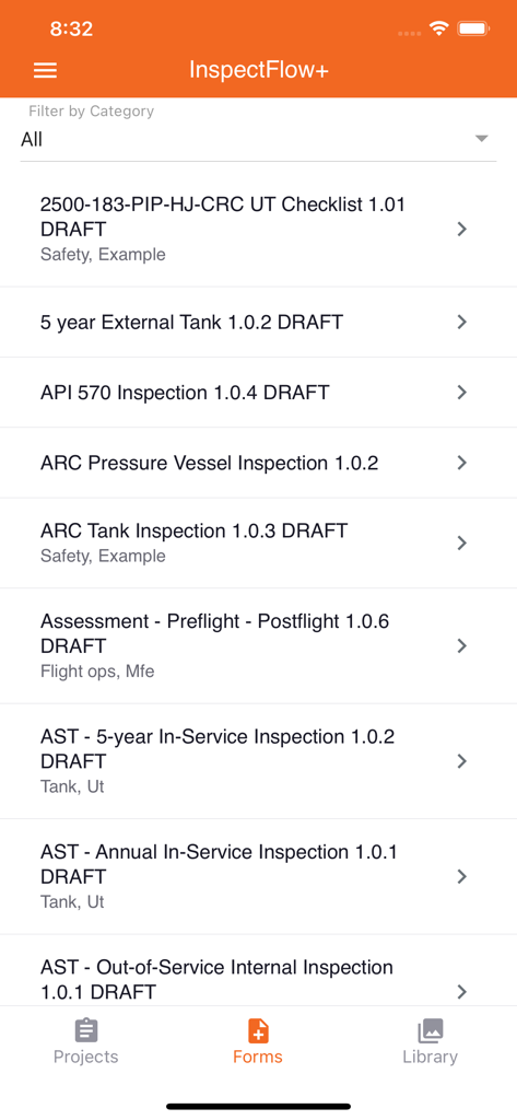 Elenco di moduli di ispezione industriali digitali all'interno dell'applicazione mobile InspectFlow plus.