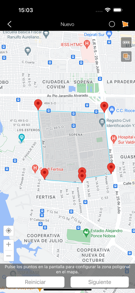 Una interfaz de aplicación móvil que muestra un mapa de ciudad con una geocerca poligonal personalizada definida por pines rojos para la seguridad del vehículo