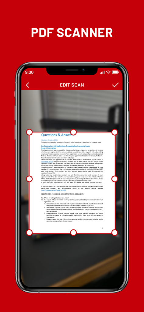 Pantalla de iPhone mostrando la función de recorte y edición de documentos en la aplicación Create PDF Camera Scanner