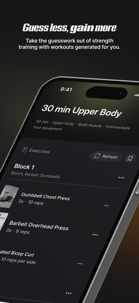 Smartphone mostrando una rutina de entrenamiento de la parte superior del cuerpo de 30 minutos en la aplicación Peloton Strength plus