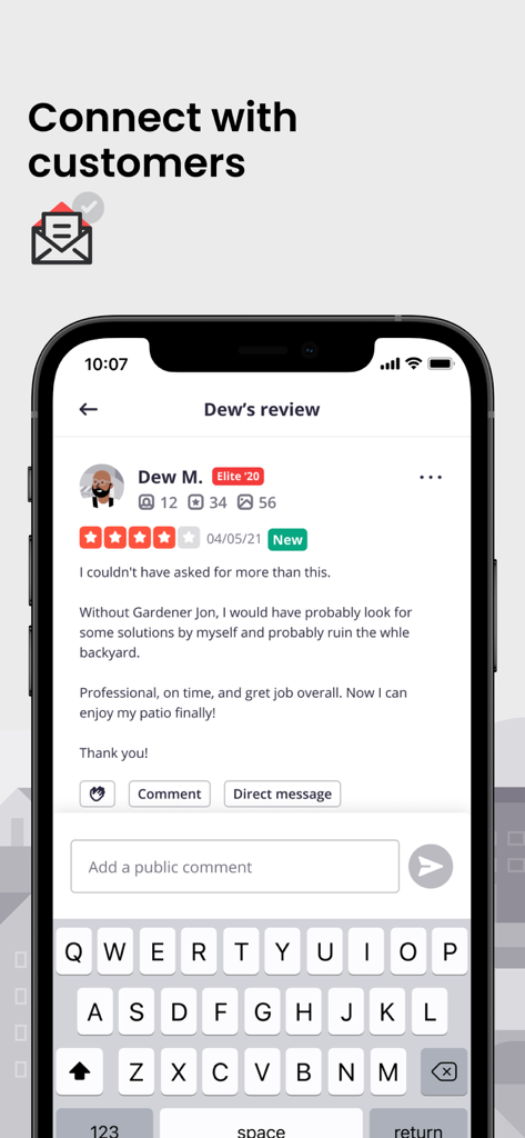 Yelp for Business App - Proprietário de um negócio respondendo a uma avaliação de cliente no aplicativo Yelp para Empresas.