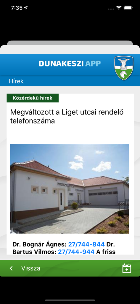 Screenshot of the Dunakeszi IntermApp news section showing local community updates and institutional contact details.