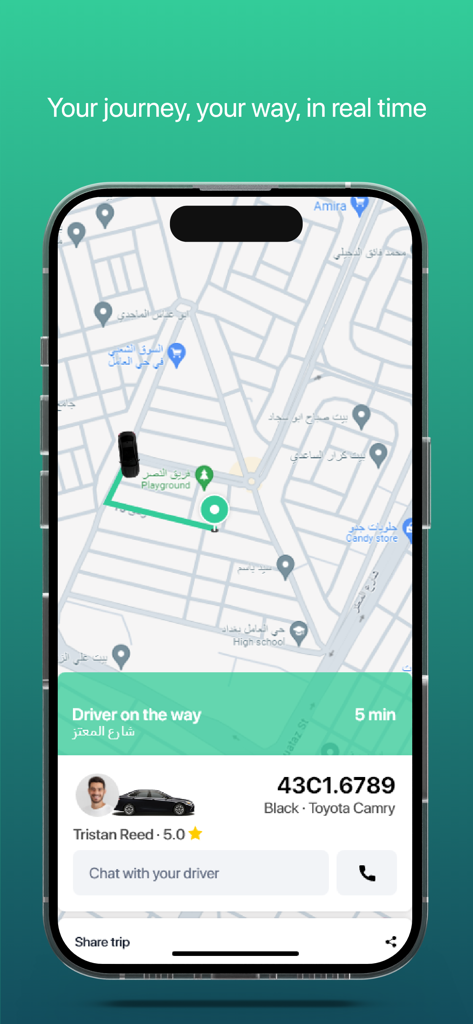 Taxi Naqel - تكسي ناقل - La interfaz de la aplicación Taxi Naqel mostrando el rastreo del conductor en tiempo real en un mapa con detalles del conductor y tiempo estimado de llegada.