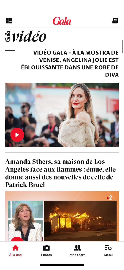 Oberfläche des Gala-App-Newsfeeds mit Promi-Nachrichtenartikeln in französischer Sprache über Angelina Jolie