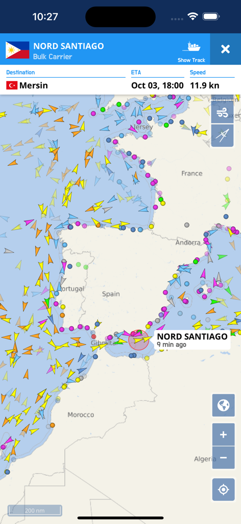 Application mobile VesselFinder Pro montrant le suivi des navires AIS en temps réel sur une carte avec des détails techniques pour le vraquier Nord Santiago.
