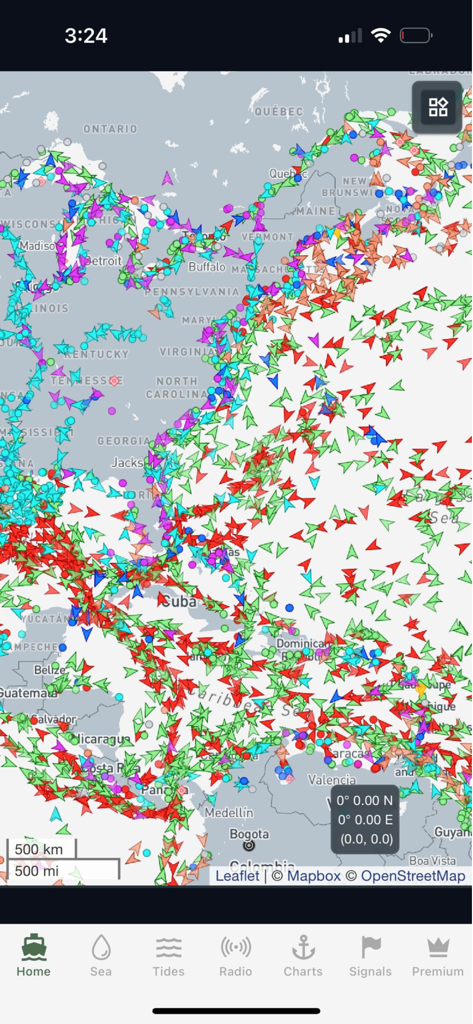 Un'interfaccia di mappa mobile che mostra il monitoraggio in tempo reale delle navi e il traffico marittimo nelle Americhe.
