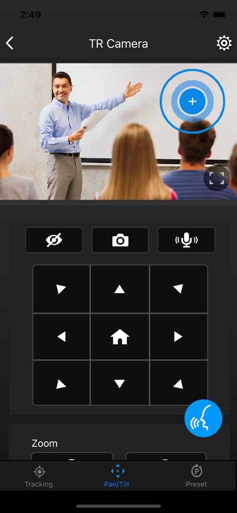 Interfaccia dell'app PTZ Control Panel che mostra i controlli direzionali di panoramica e inclinazione con un feed video live di una lezione in aula.