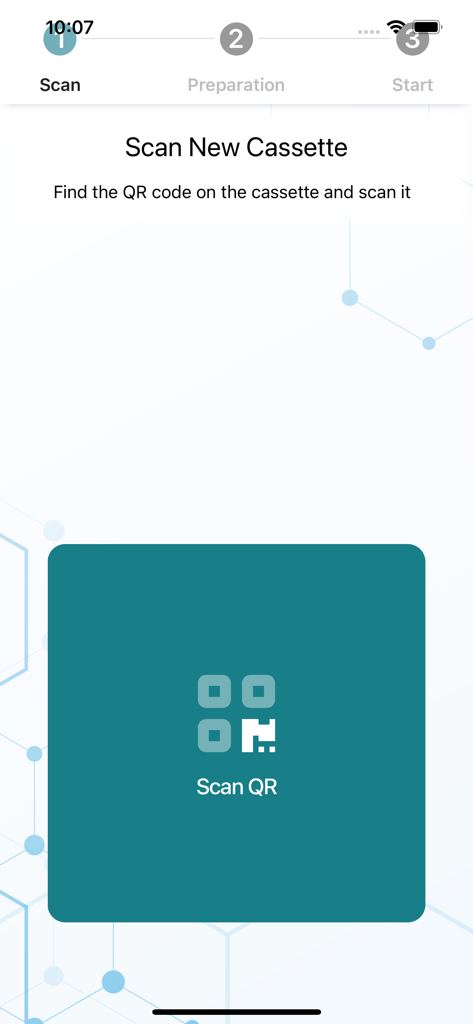Qassay - Interfaz de la aplicación móvil que muestra el primer paso para escanear un nuevo casete de diagnóstico mediante un código QR