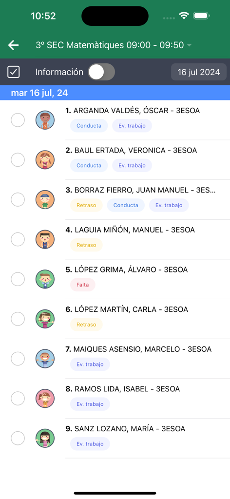 Esemtia Aula - Interfaz móvil de Esemtia Aula que muestra la lista de alumnos del aula de un profesor con seguimiento de asistencia y etiquetas de comportamiento