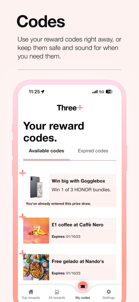 Three plus アプリのインターフェースには、食品やコーヒーの利用可能な特典コードのリストが表示されています。