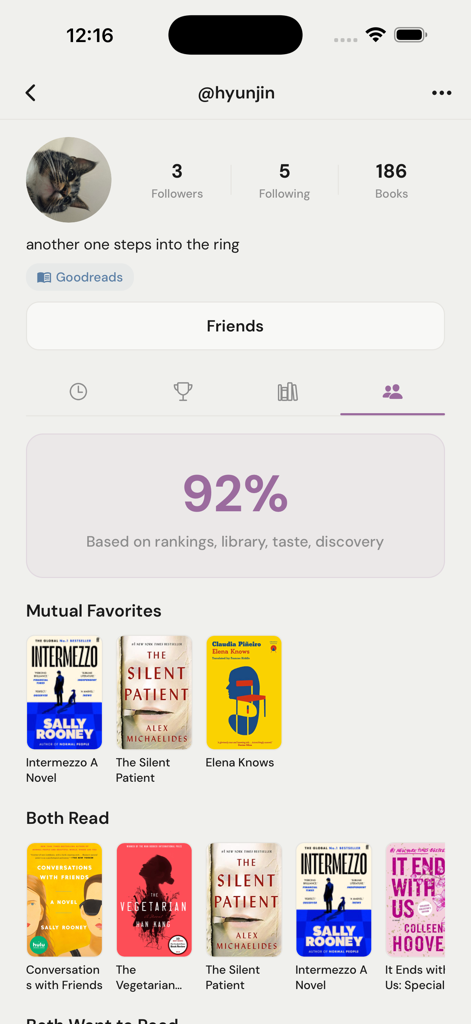 PagePact - Um perfil de usuário no aplicativo PagePact exibindo uma pontuação de compatibilidade de leitura de 92% e favoritos de livros compartilhados com um amigo.