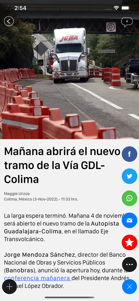 MURAL - Un artículo de noticias en la aplicación MURAL sobre la apertura de una carretera en México con un camión grande y botones para compartir en redes sociales.