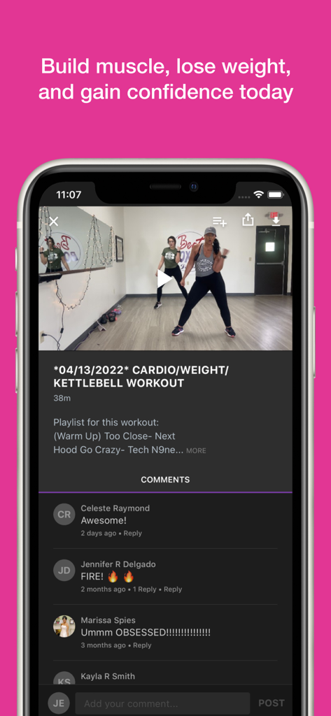 Beat Boxing Fitness - Uno screenshot dell'app mobile Beat Boxing Fitness che mostra un allenamento video e una sezione commenti con recensioni positive dalla comunità fit family.