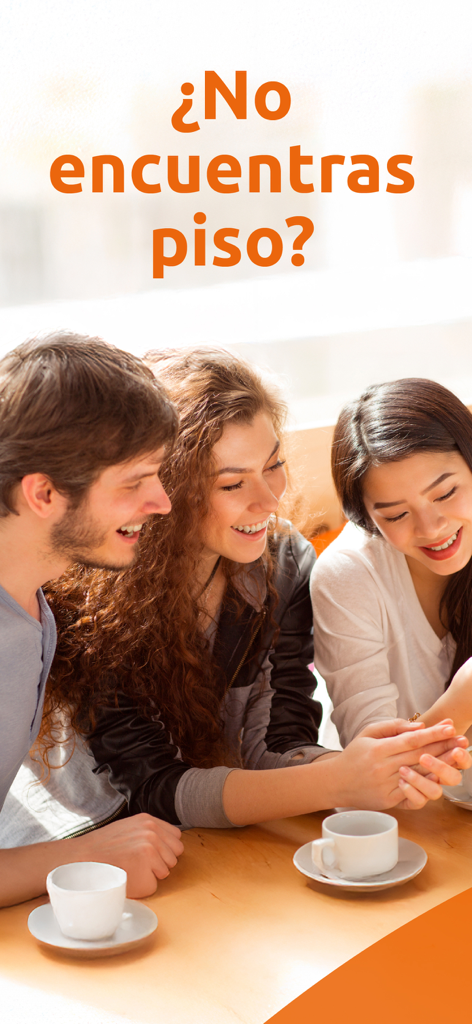 Habitaclia Portal Inmobiliario - Un groupe de jeunes amis souriant tout en cherchant un appartement sur leur téléphone
