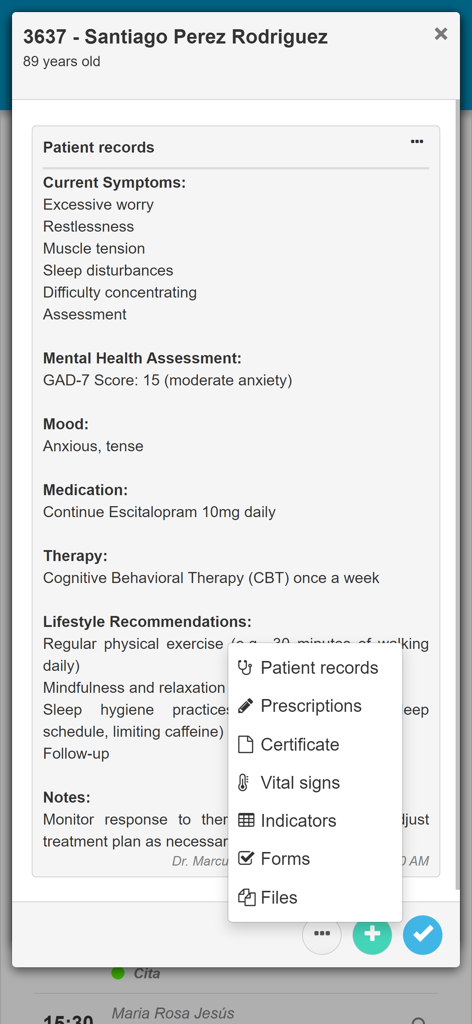 Consultorio.me - Interface showing a patient's digital medical record with sections for symptoms, mental health assessment, medication, and therapy notes.