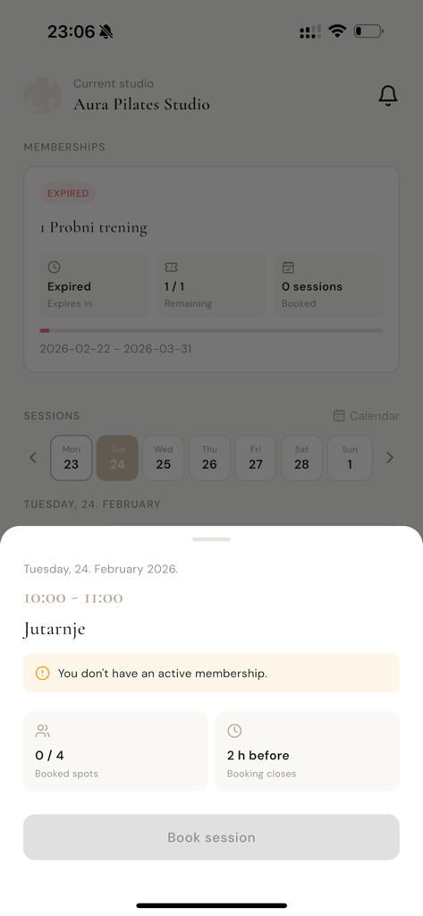 Aura Pilates Studio - Application mobile Aura Pilates Studio montrant les détails de réservation de cours et le statut d'adhésion.