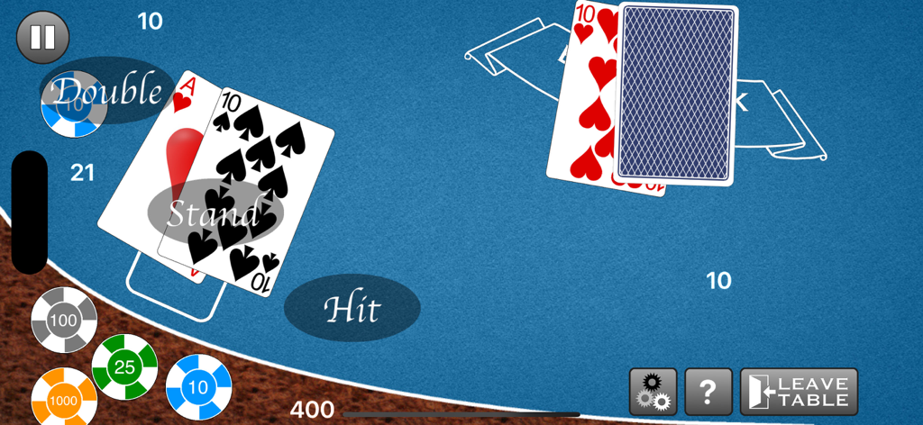 Gameplay d'un simulateur mobile de blackjack montrant une main gagnante de 21 sur une table bleue
