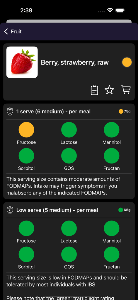 Monash FODMAP Diet - Monash FODMAP Diät-App-Oberfläche, die Ampel-Sicherheitsbewertungen für rohe Erdbeeren anzeigt.
