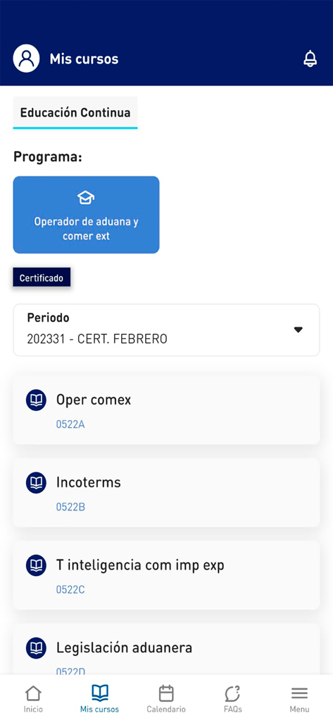Interfaz de la aplicación móvil Certus mostrando una lista de cursos académicos en la sección Mis Cursos.