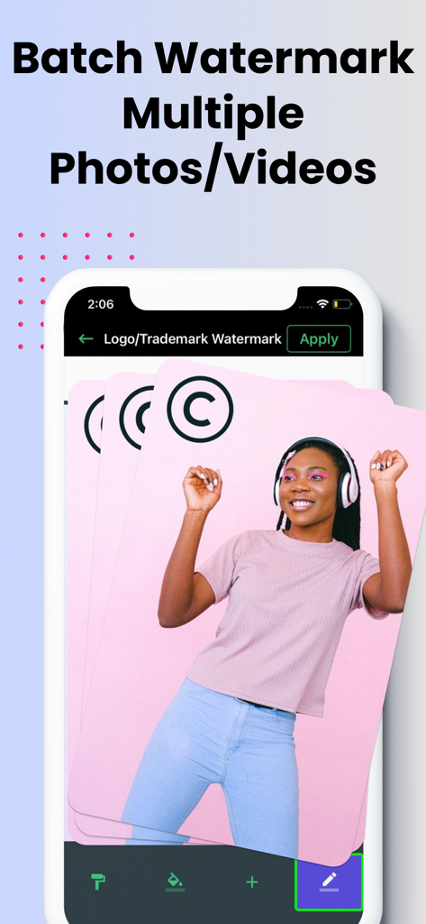 Water Mark Photo:Add Watermark - Interfaccia di un'app mobile che mostra la funzionalità di filigranatura in blocco applicata a più foto contemporaneamente