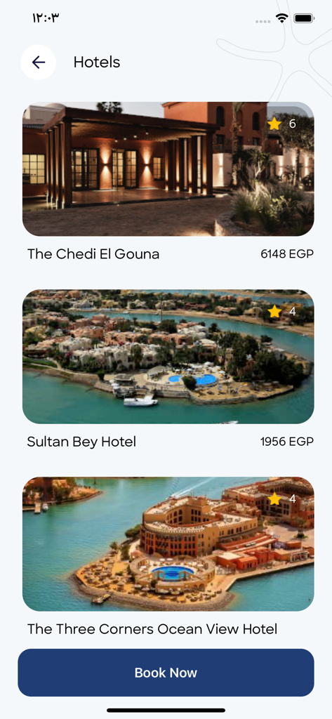 Tela do aplicativo exibindo opções de hotéis de luxo em El Gouna com fotos, avaliações e preços.