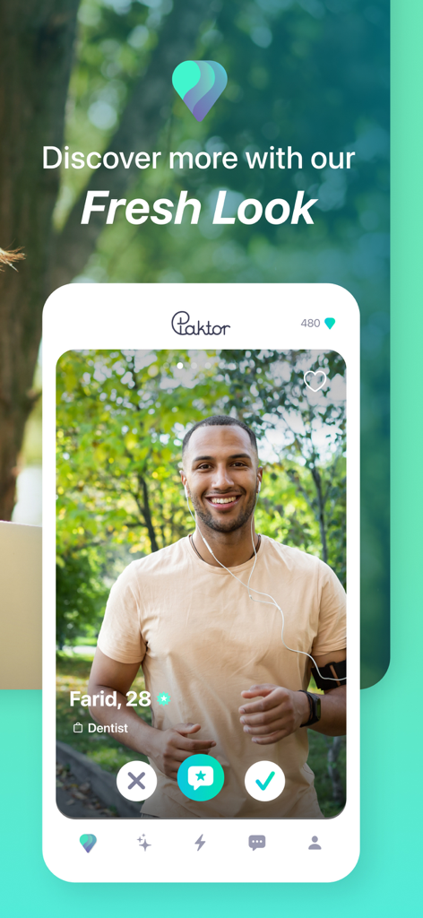 Paktor Dating App: Chat & Meet - Interfaccia dell'app di incontri Paktor che mostra il profilo di un utente di nome Farid con pulsanti mi piace e salta.