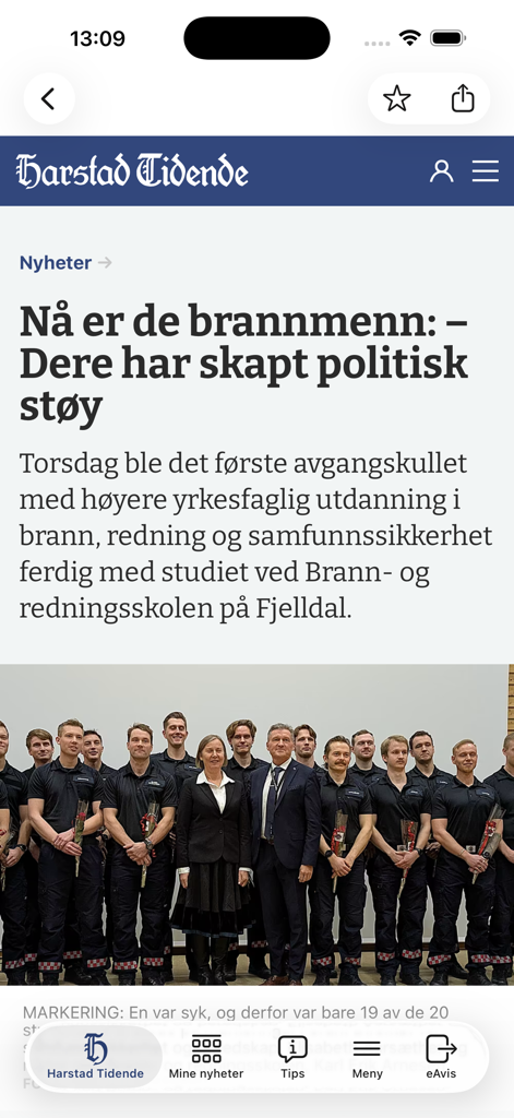Harstad Tidende Nyheter - Captura de tela de um artigo de notícias no aplicativo Harstad Tidende sobre bombeiros recém-formados com uma foto em grupo