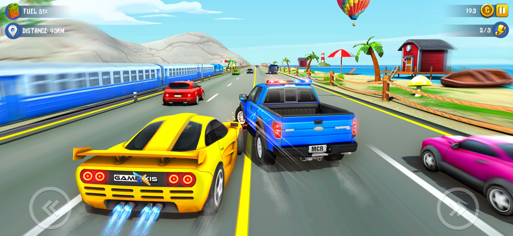 Mini Car Racing Game Legends - Un coche deportivo amarillo compitiendo en una autopista costera junto a una camioneta azul y un tren