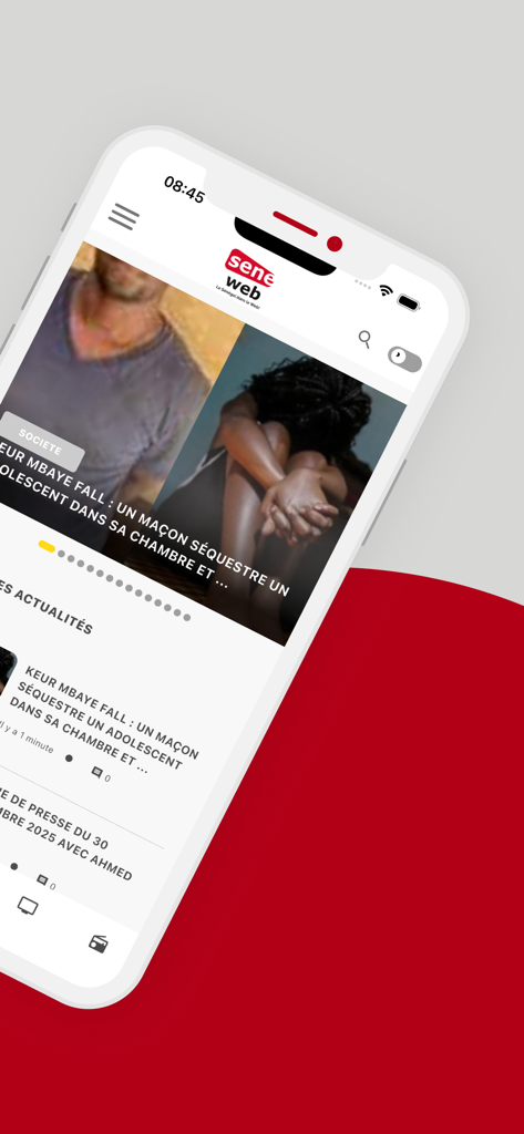 Mobile interface of the Seneweb L Officiel app displaying news headlines and articles from Senegal