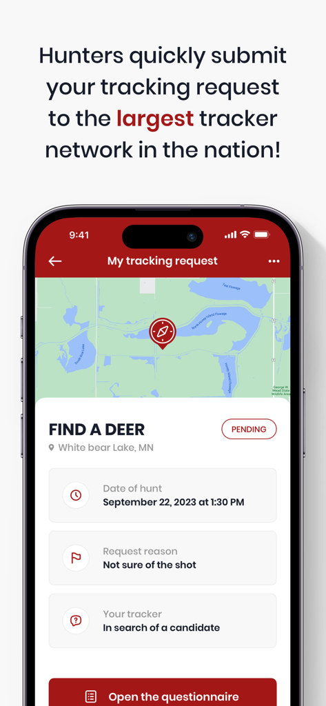 TRAKR app - Una pantalla de teléfono móvil que muestra la aplicación TRAKR con una solicitud de rastreo de ciervos pendiente, incluida la ubicación en el mapa y los detalles de la caza.