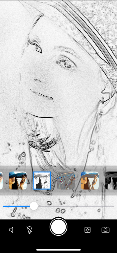 Portrait Sketch Camera - Interfaz de la aplicación Portrait Sketch Camera que muestra un filtro de dibujo a lápiz en tiempo real aplicado a una mujer con sombrero.