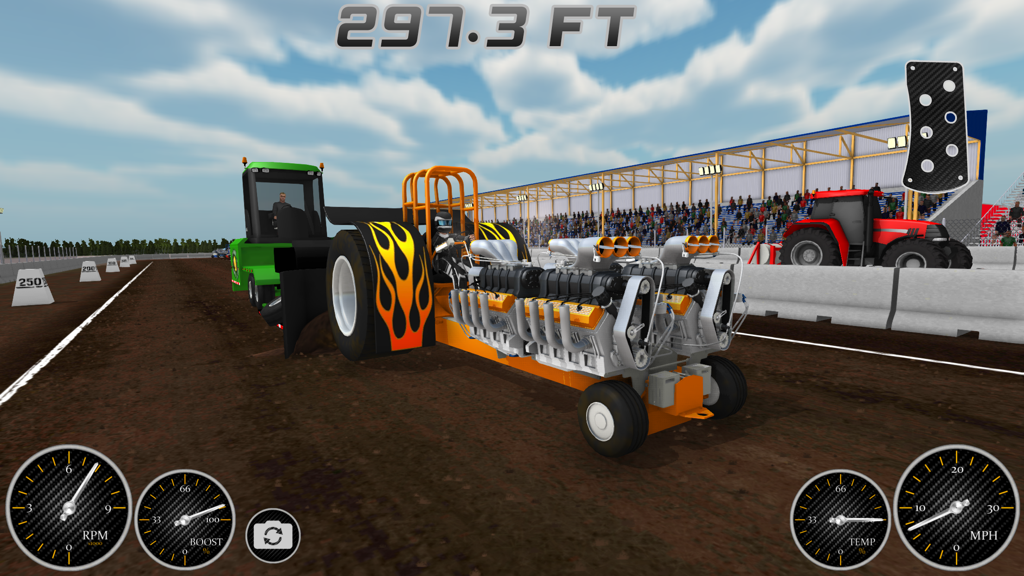 Tractor de pulling modificado con calcomanías de llamas compitiendo en una pista de tierra en un juego de simulación