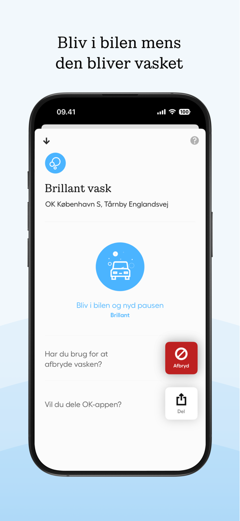 OK: Tank, oplad, vask, parker - Smartphone displaying the OK app car wash feature with a message to stay in the car during the wash