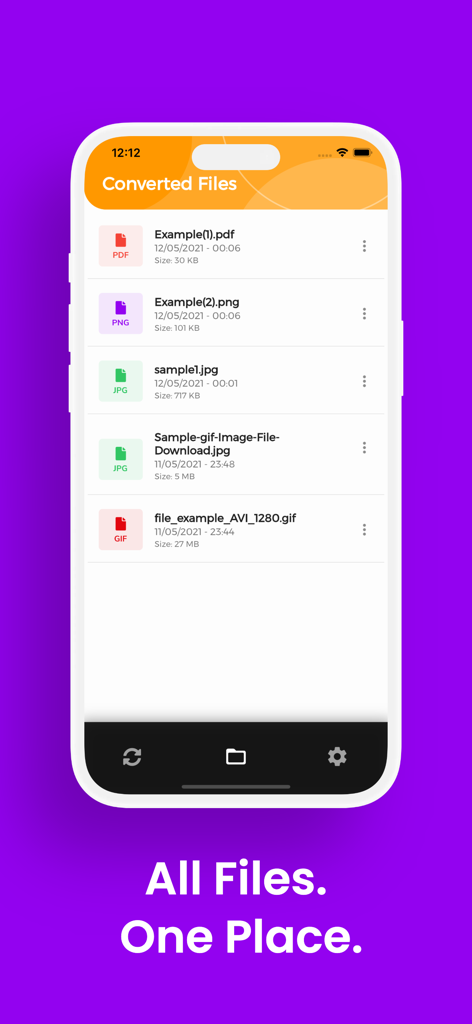 PNGコンバーターアプリ内で表示されている、PDF、PNG、JPG、GIF形式などの変換済みファイルリスト。