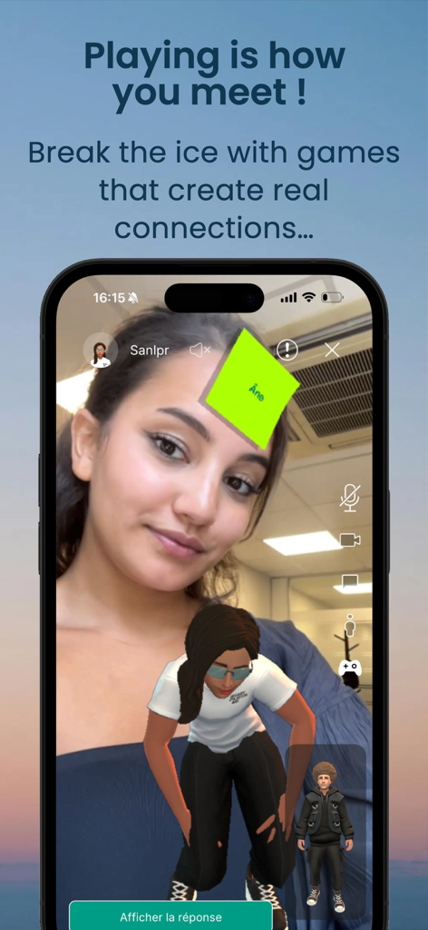 Datopia Dating App Play & Date - Una mujer joven jugando a un juego rompehielos en vivo en la interfaz de la app de citas Datopia.