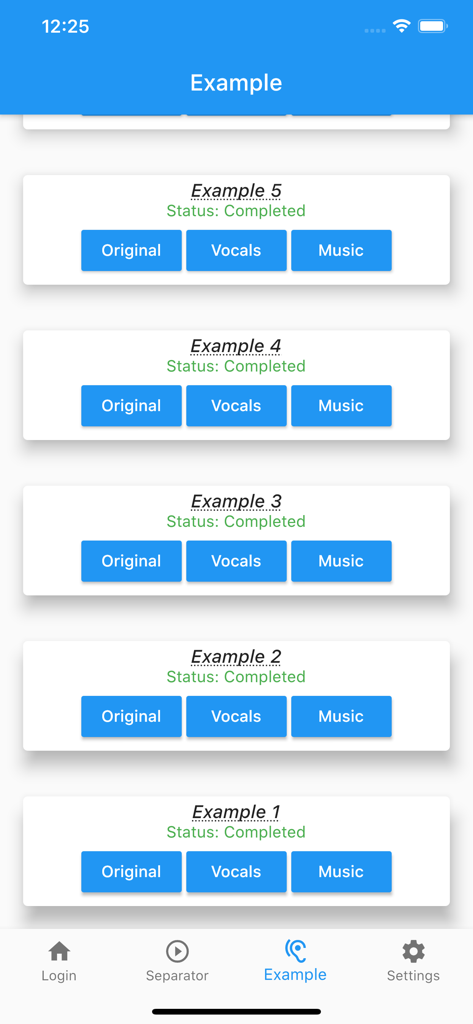 AI Vocal Remover for karaoke - 完了したオーディオ処理タスクのリスト、元のトラック、ボーカルトラック、またはミュージックトラックを個別に再生するオプションを表示