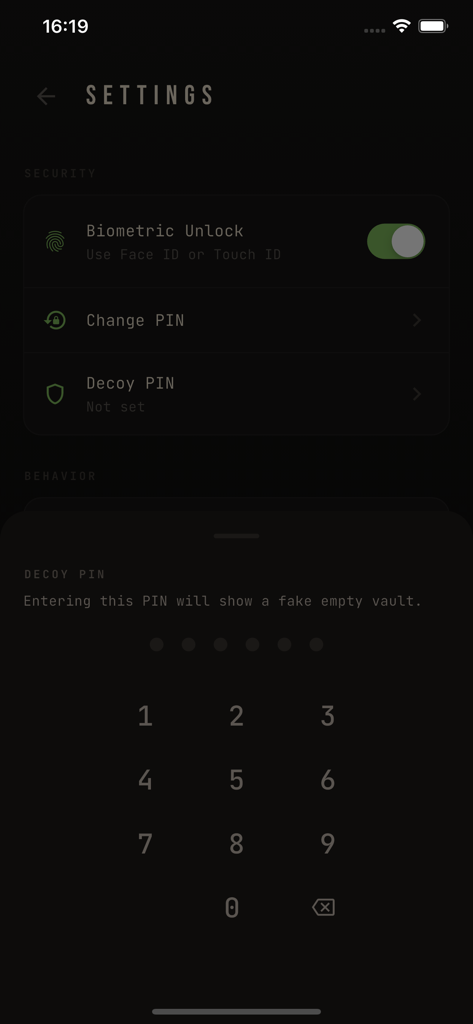 Einstellungsbildschirm der Umbra Private Vault App mit Tarn-PIN und biometrischer Entsperrung