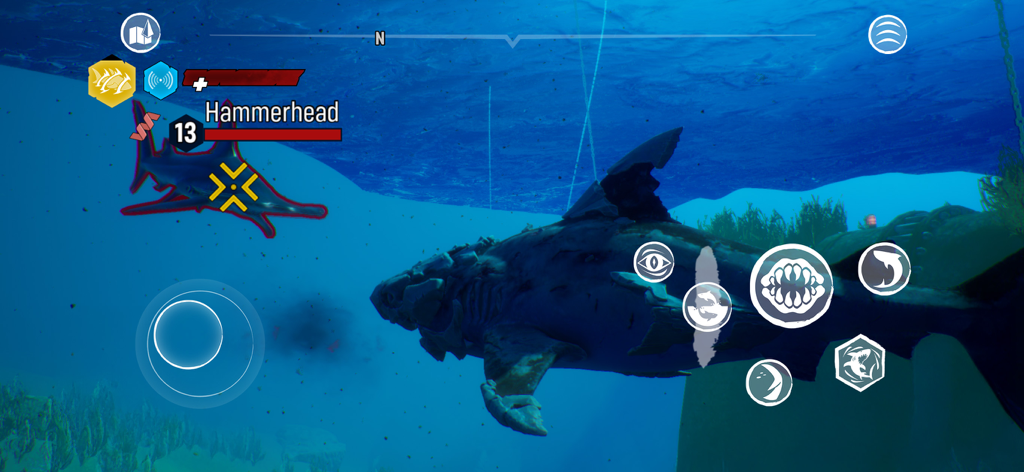 Maneater - A customizable shark prepares to attack a level 13 Hammerhead shark in an underwater open world environment in Maneater.