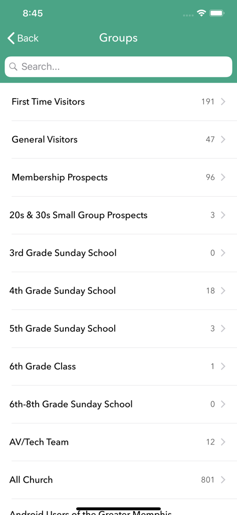 Interfaz de la aplicación Elexio Community que muestra una lista de grupos de la iglesia y recuentos de miembros, con opción de búsqueda.
