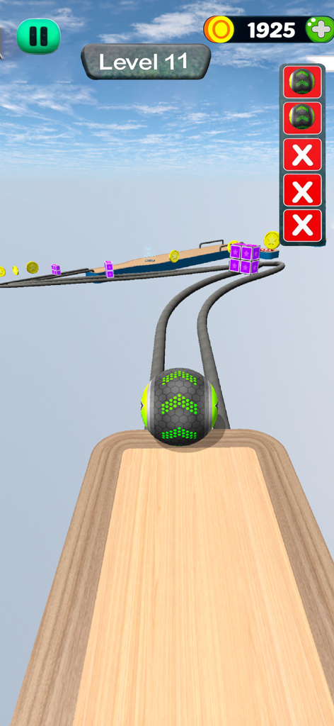 Going Balls - Rolling Sky Game - Una bola negra con flechas verdes rodando sobre una pista de madera contra un fondo de cielo azul en el nivel 11.