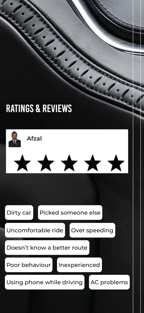Ride Safe رايد سيف - Pantalla de calificaciones y reseñas de la aplicación Ride Safe que muestra etiquetas de comentarios de usuarios como coche sucio y exceso de velocidad.