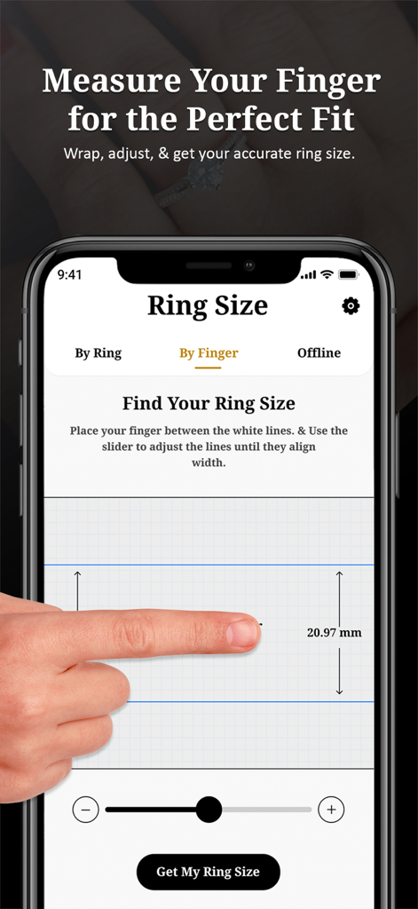 Ring Size - Find Your Size - モバイルアプリインターフェースを使用して、リングサイズの指を測定している人。